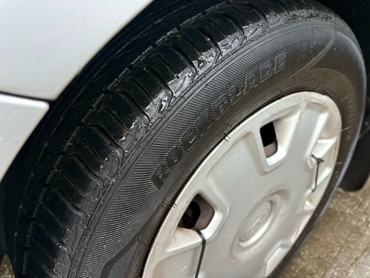 SUPER LOW MILEAGE 1.4 PETROL - LIKE BRAND NEW - Image 4