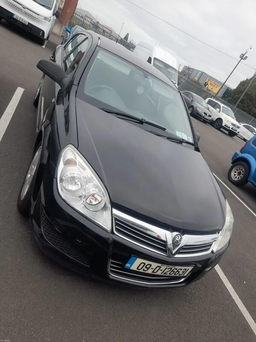 2009 Vauxhall Astra - Image 1