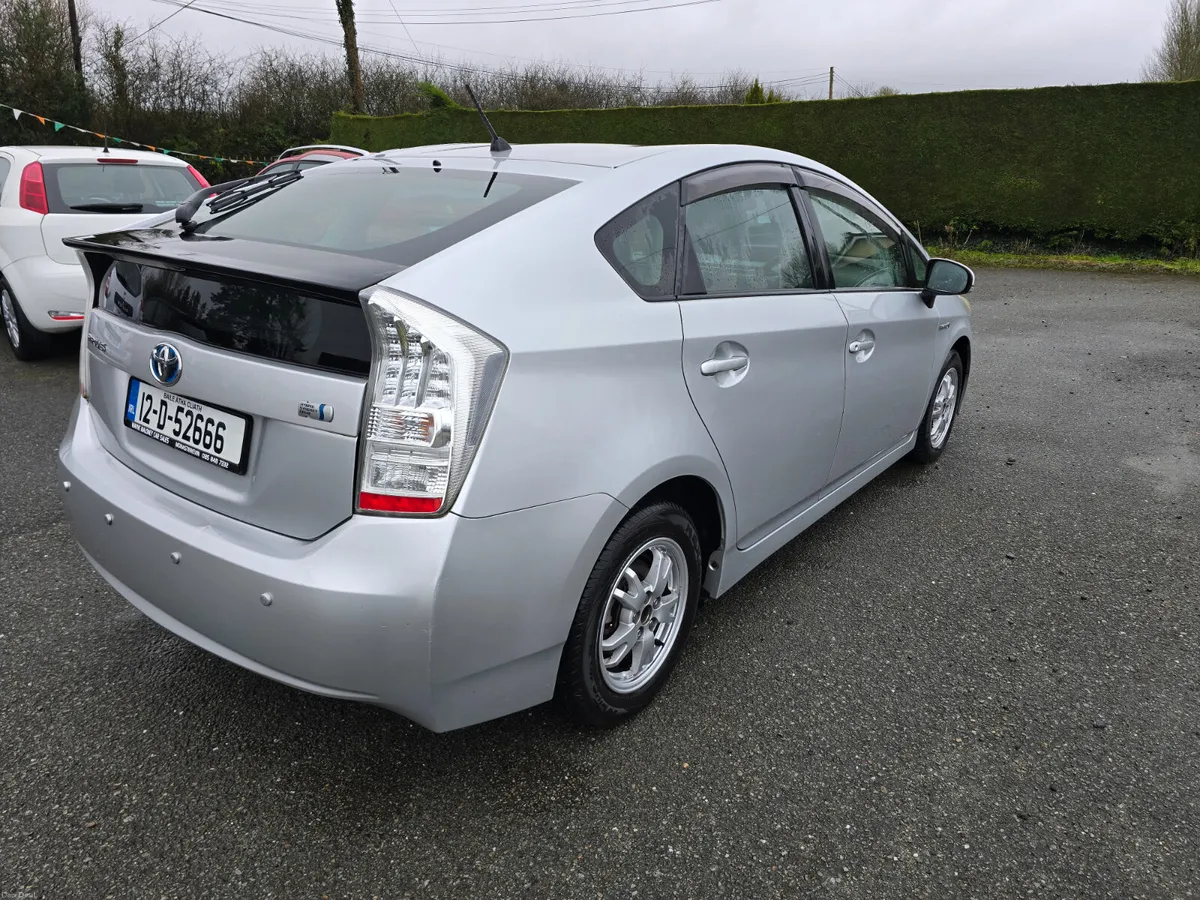 12 Toyota Prius Hybrid Low Mileage - Image 4