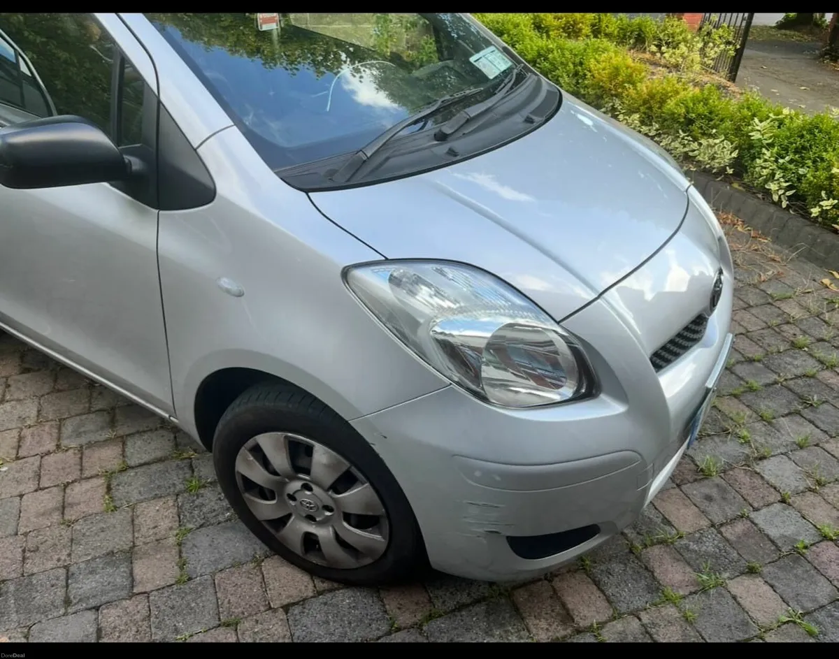 Yaris 2010 - Image 3