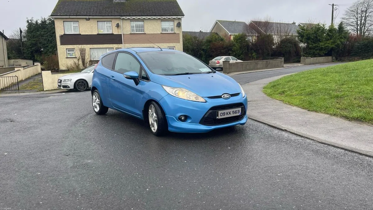 09 Ford fiesta 1.6 petrol nct &tax - Image 2