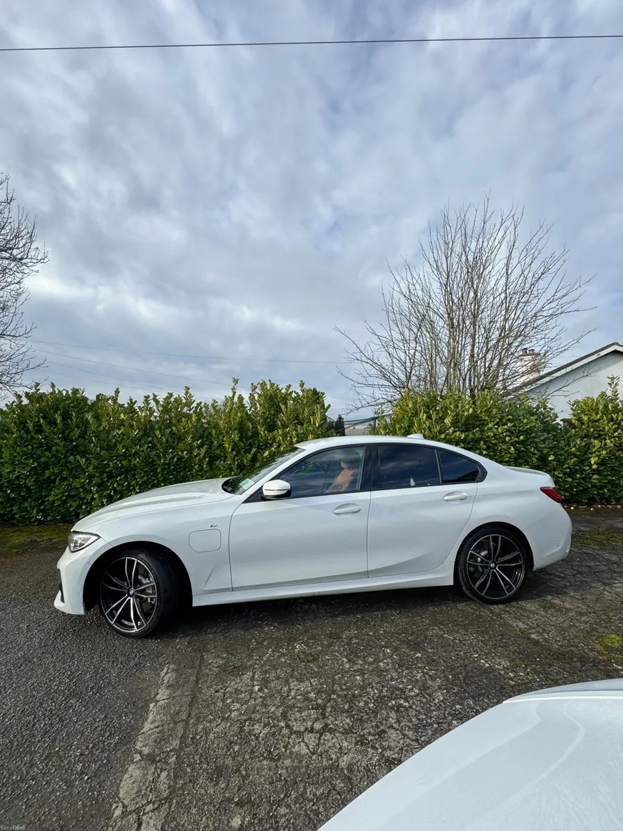 BMW 3-Series 2020 - Image 2