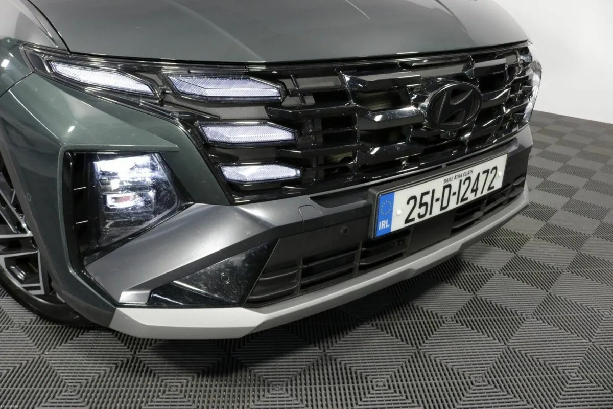 Hyundai Tucson PHEV PLATINUM 1.6L PETROL AUTOMATIC - Image 3