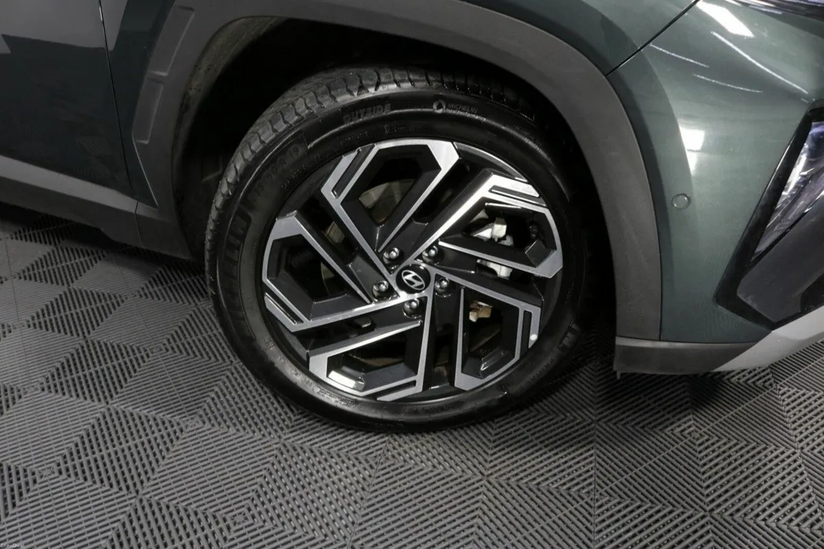 Hyundai Tucson PHEV PLATINUM 1.6L PETROL AUTOMATIC - Image 4
