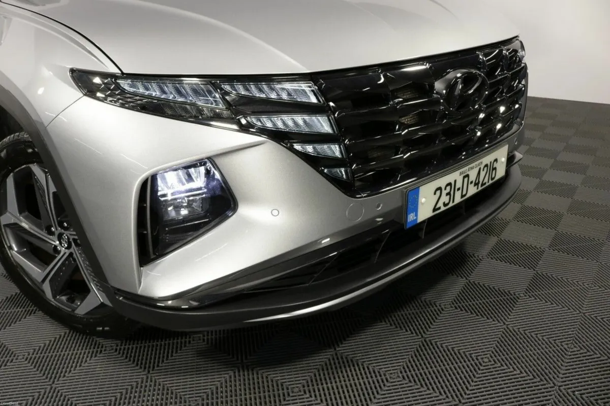 Hyundai Tucson PHEV EXECUTIVE PLUS 4WD 1.6L PETROL - Image 3