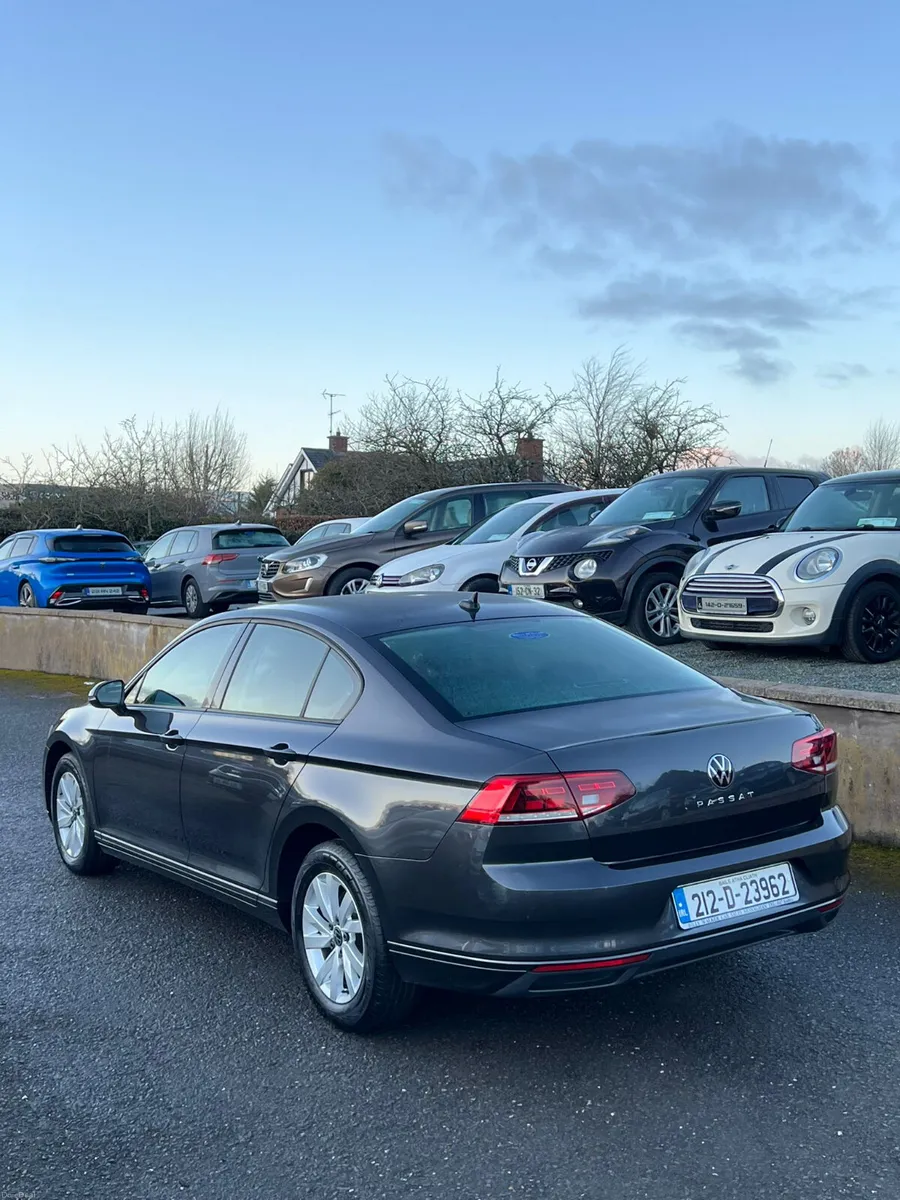 Volkswagen Passat 2021 - Image 5