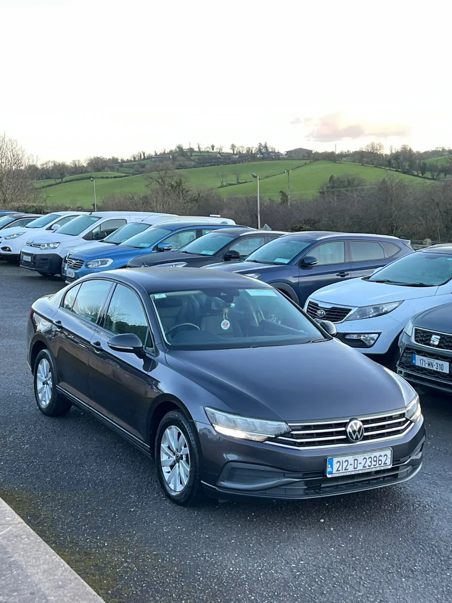 Volkswagen Passat 2021 - Image 1