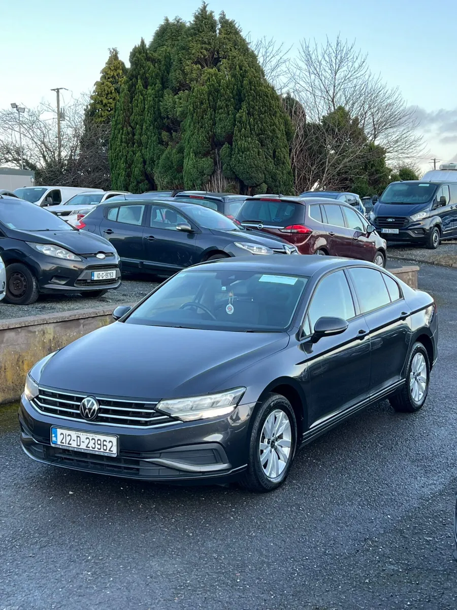 Volkswagen Passat 2021 - Image 3