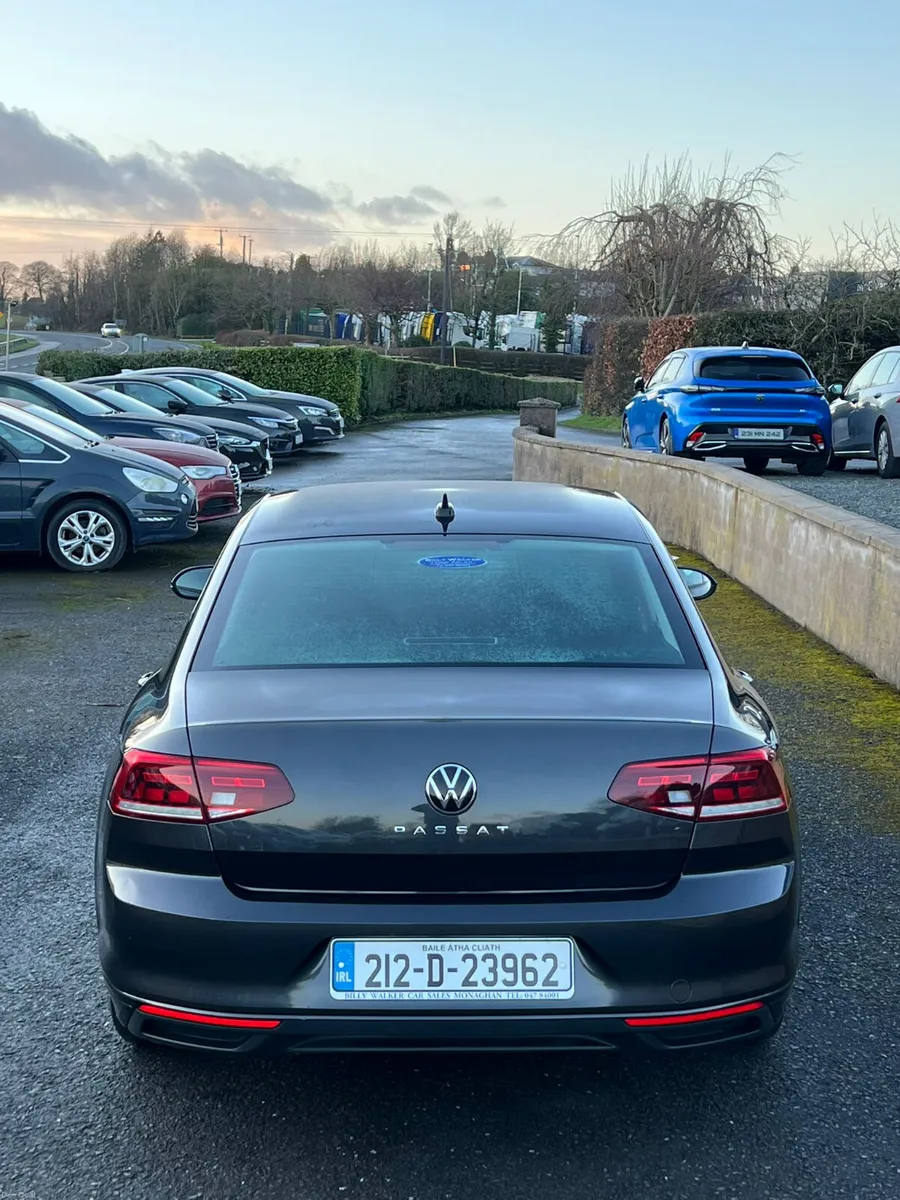 Volkswagen Passat 2021 - Image 6