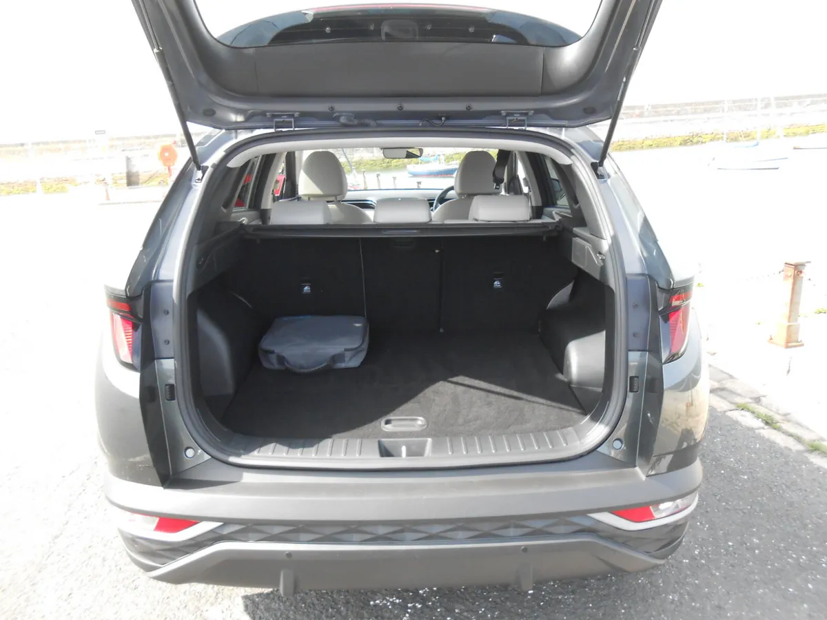 Hyundai Tucson Executive PHEV 4x4 2023 - Image 4