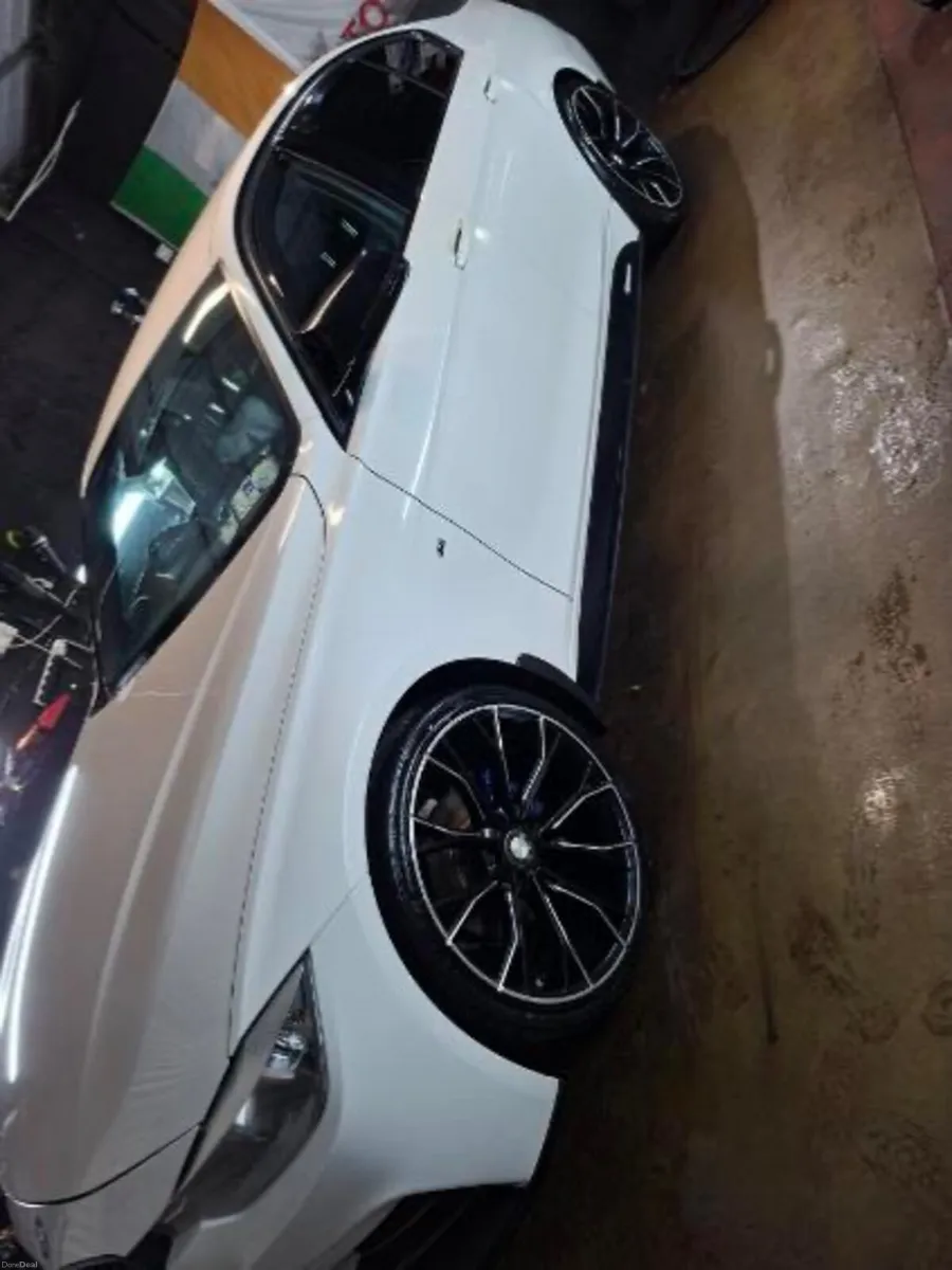 BMW 3-Series 2014 - Image 2