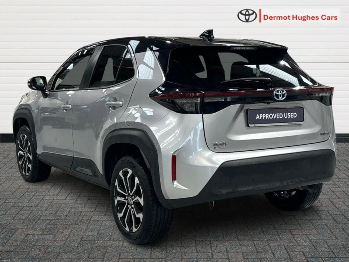 Toyota Yaris Cross LUNA SPORT HYBRID AUTO - Image 2