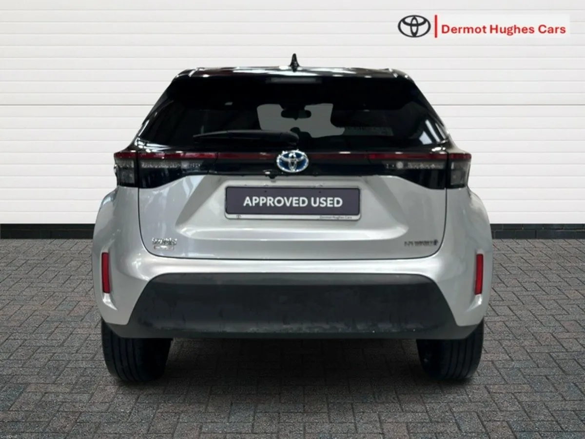 Toyota Yaris Cross LUNA SPORT HYBRID AUTO - Image 4