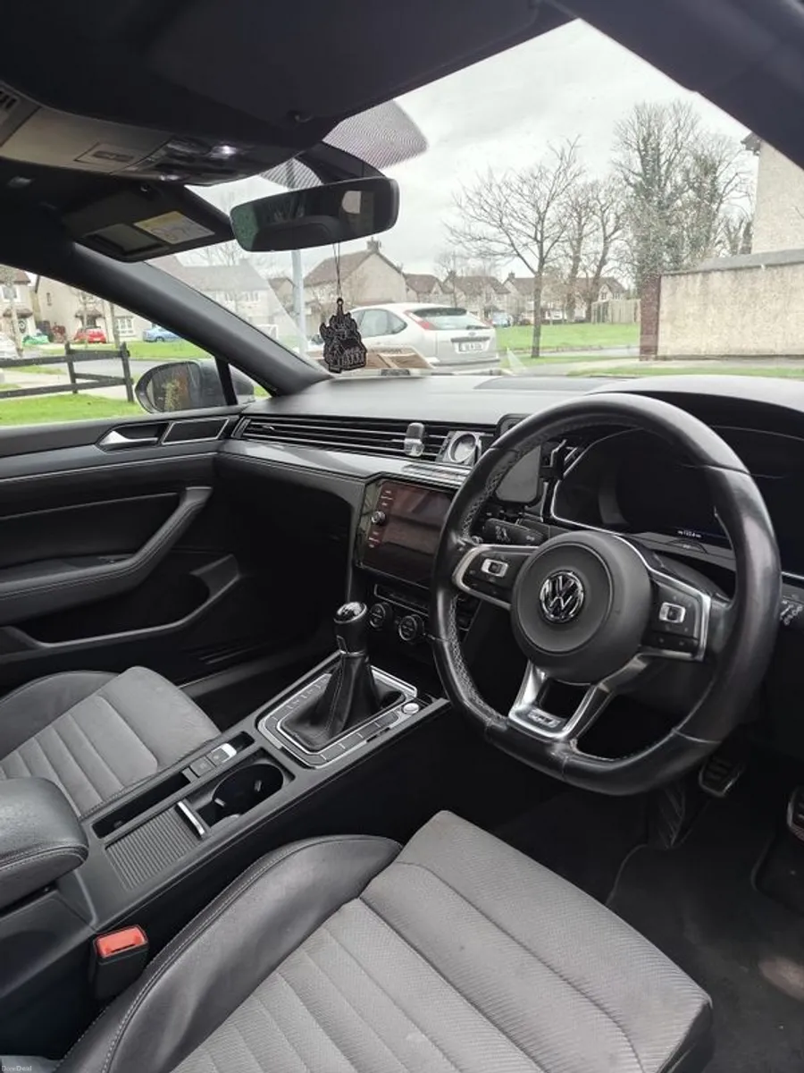Volkswagen Passat R-Line - Image 3