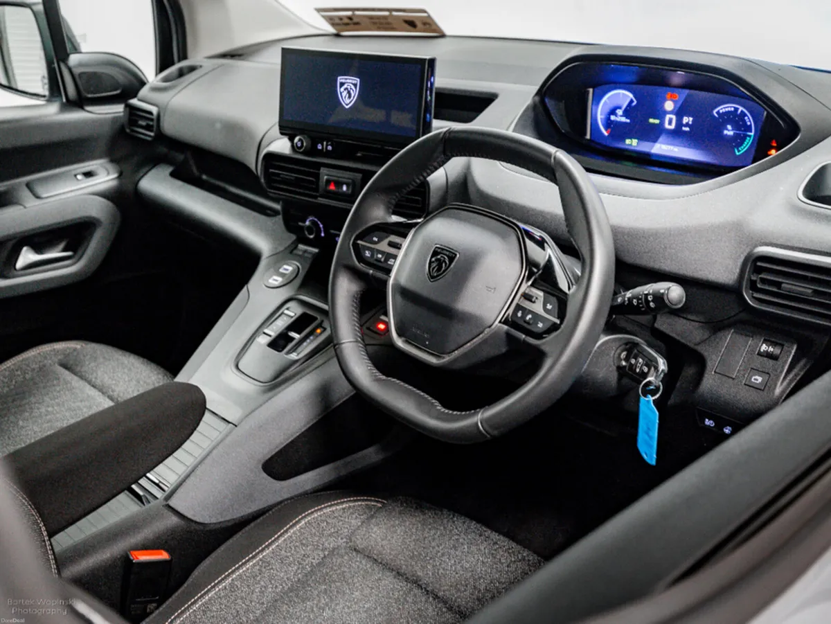 Peugeot Rifter E-Allure 50kWh Auto 136HP - 7 Seats - Image 2