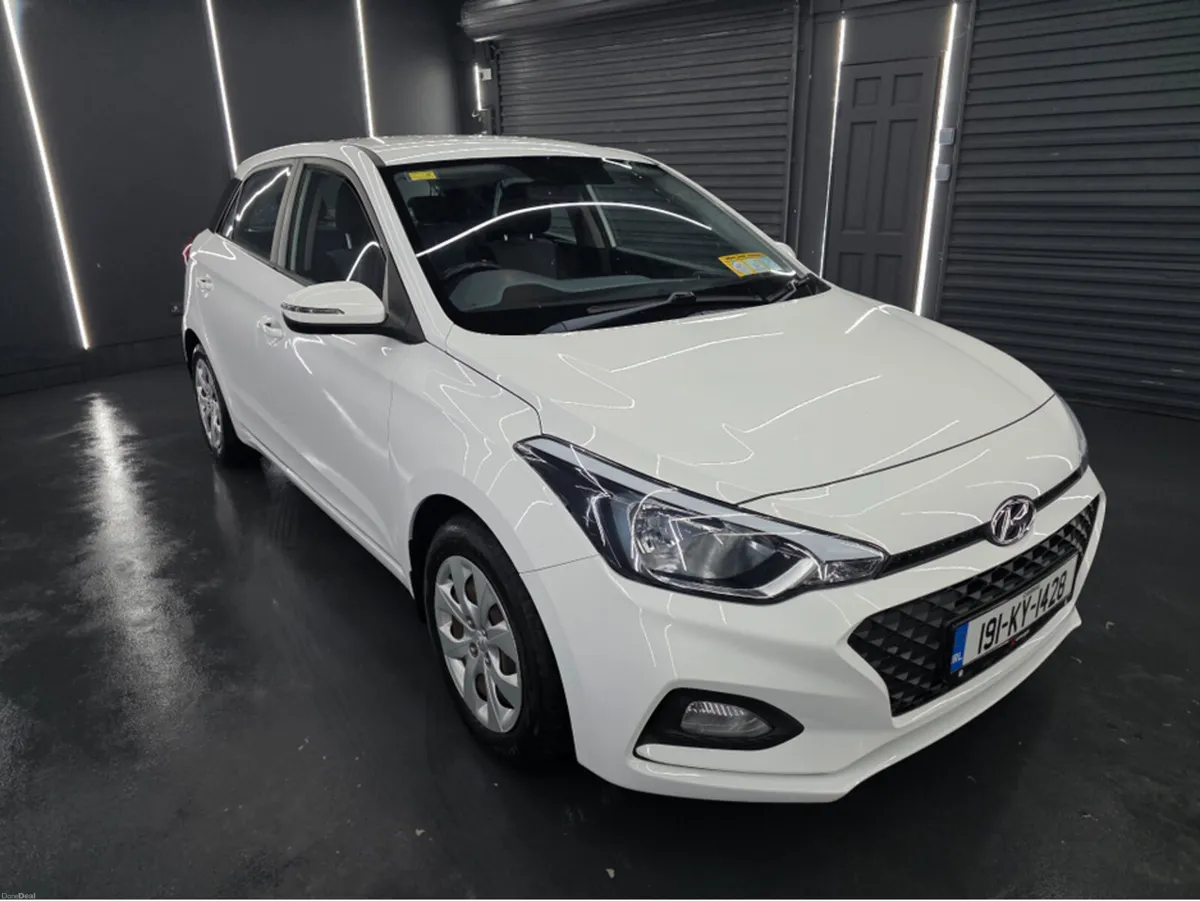 Hyundai i20 ACTIVE 5DR - Image 3