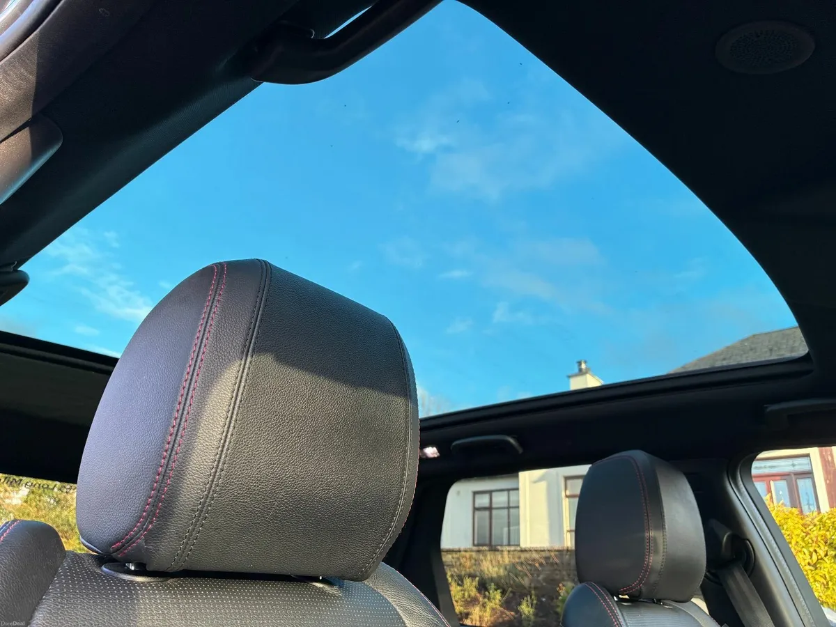 Land Rover Discovery Sport 2022 - Image 2