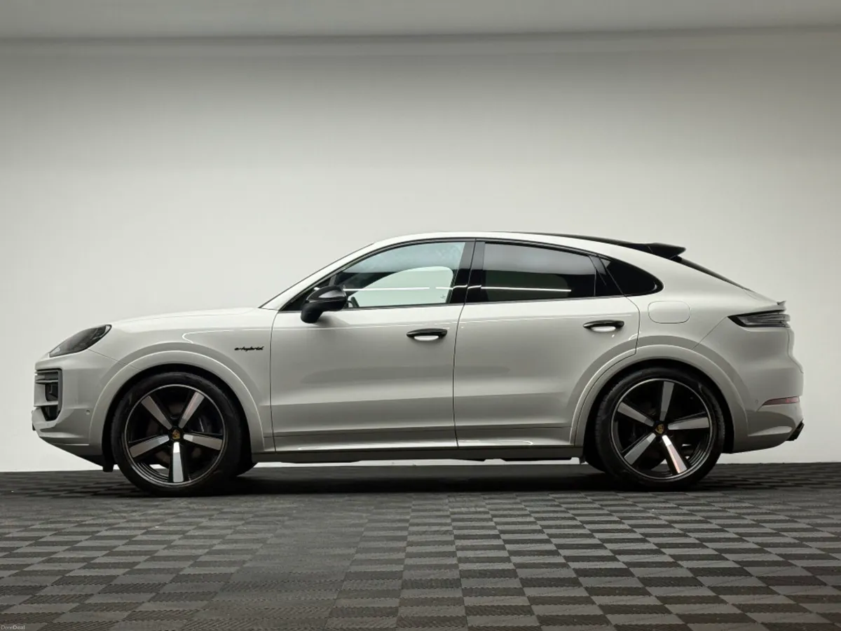 Porsche Cayenne COUPE 3.0 V6 E-HYBRID *HUGE SPEC* - Image 4