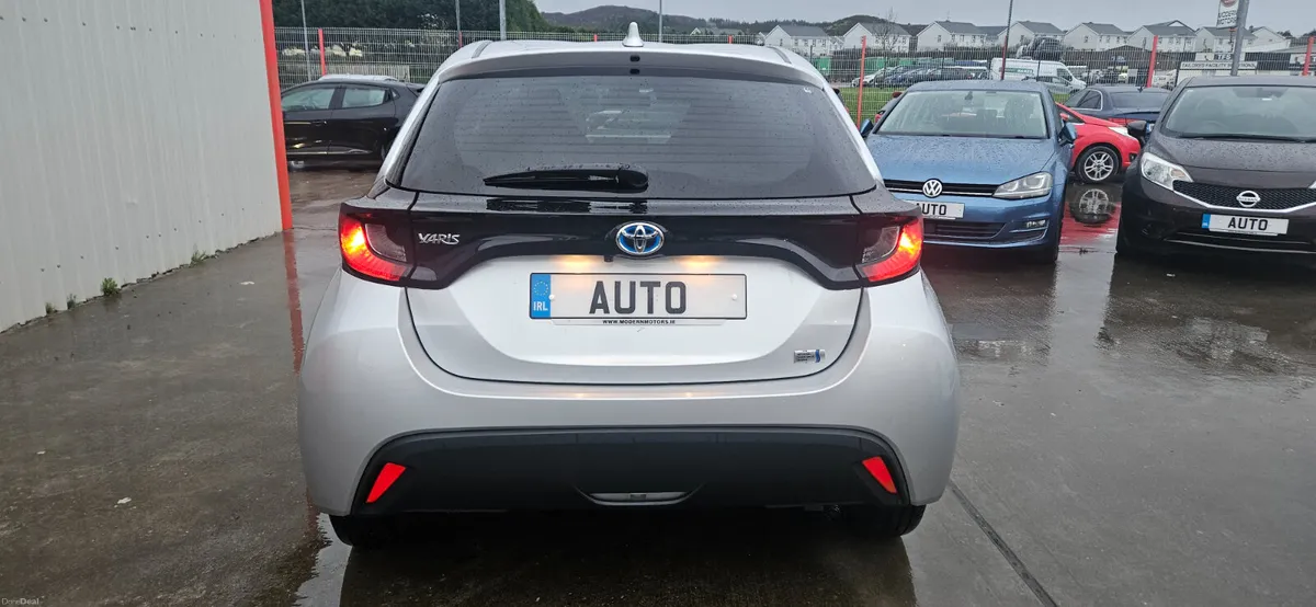 Toyota Yaris 1.5 hybrid/petrol 5dr new model - Image 4