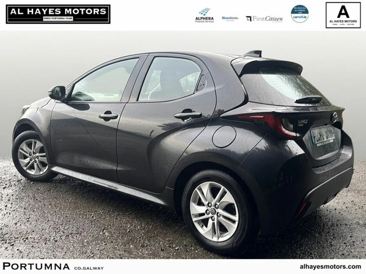 Toyota Yaris AUTOMATIC 1.5 Hybrid  Luna - Image 3