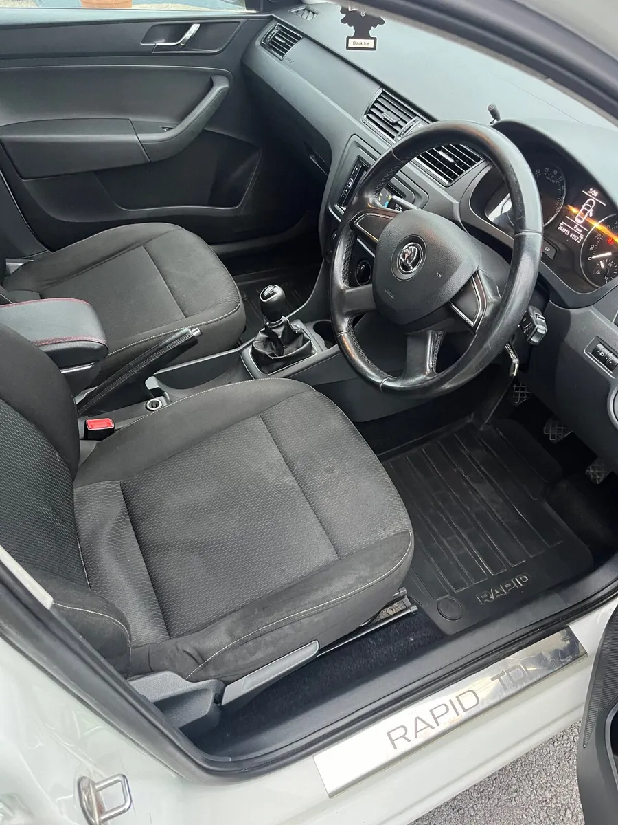 Skoda Rapid 2013 - Image 3