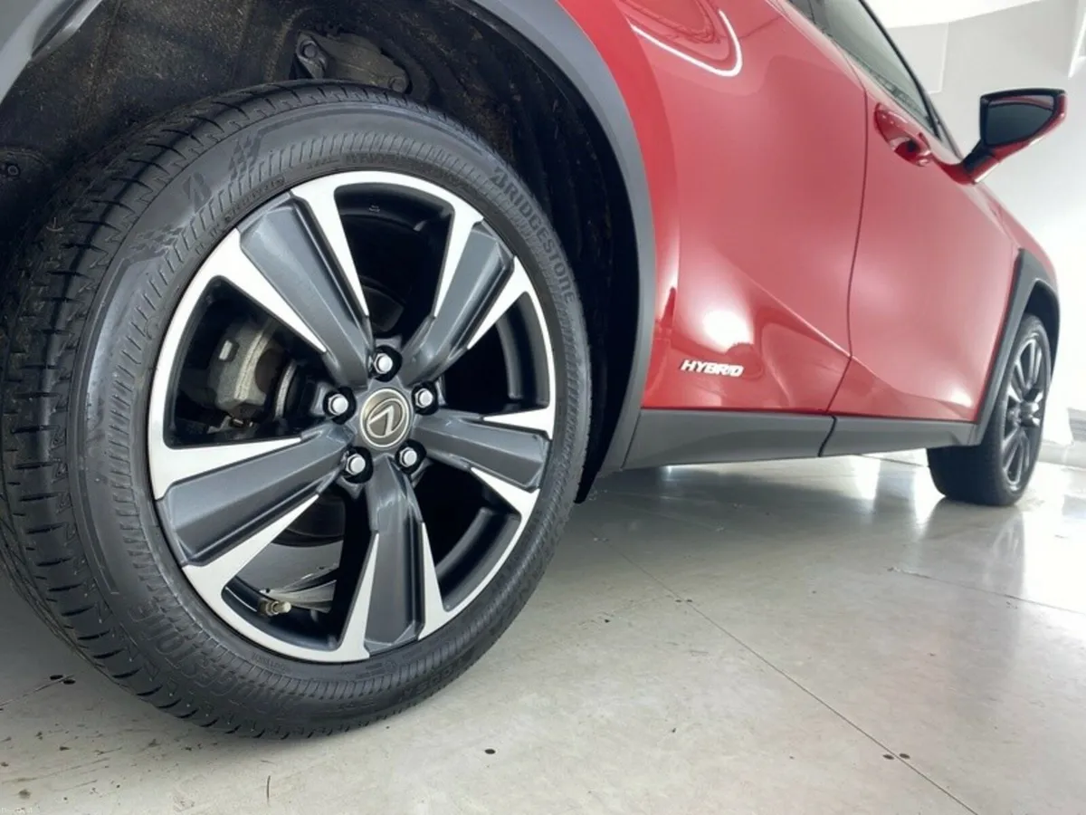 Lexus UX Dynamic - Image 5