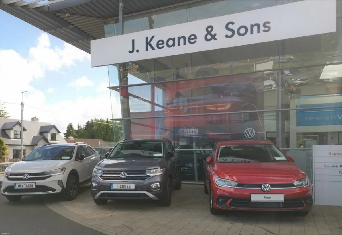 Volkswagen Golf R-Line 2.0 TDI 150HP **REAR VIEW C - Image 4