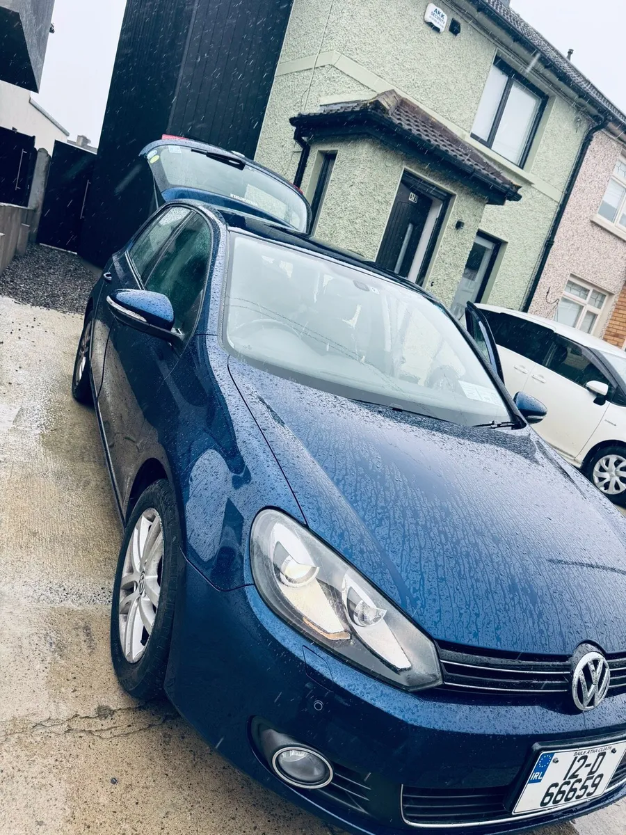 Volkswagen gold 2012 - Image 1