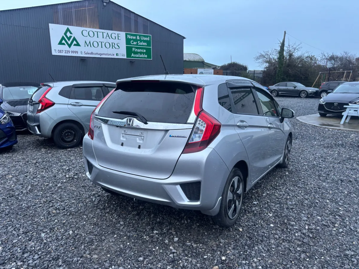 Honda Fit 1.5 Auto Hybrid - Image 4