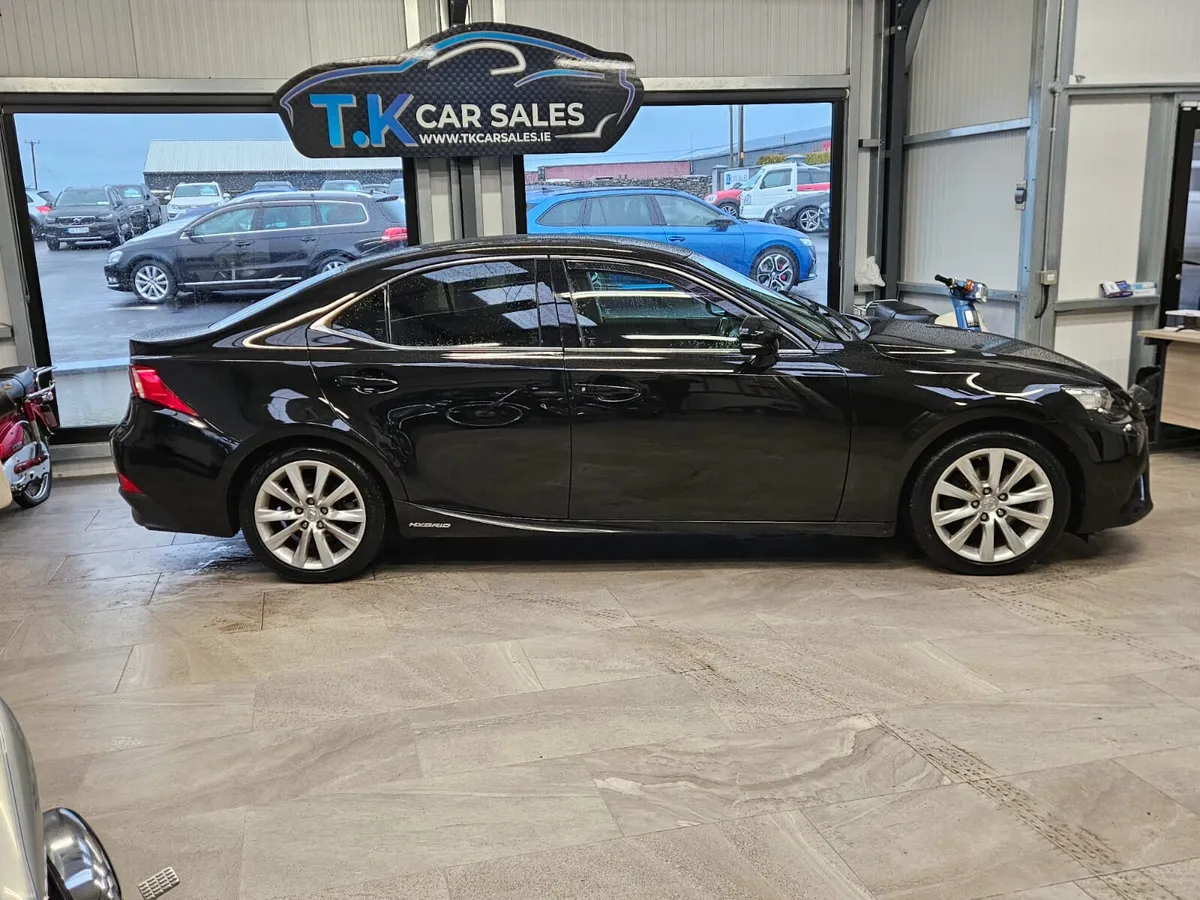 15 LEXUS IS-300 H EXECUTIVE HYBRID - Image 2