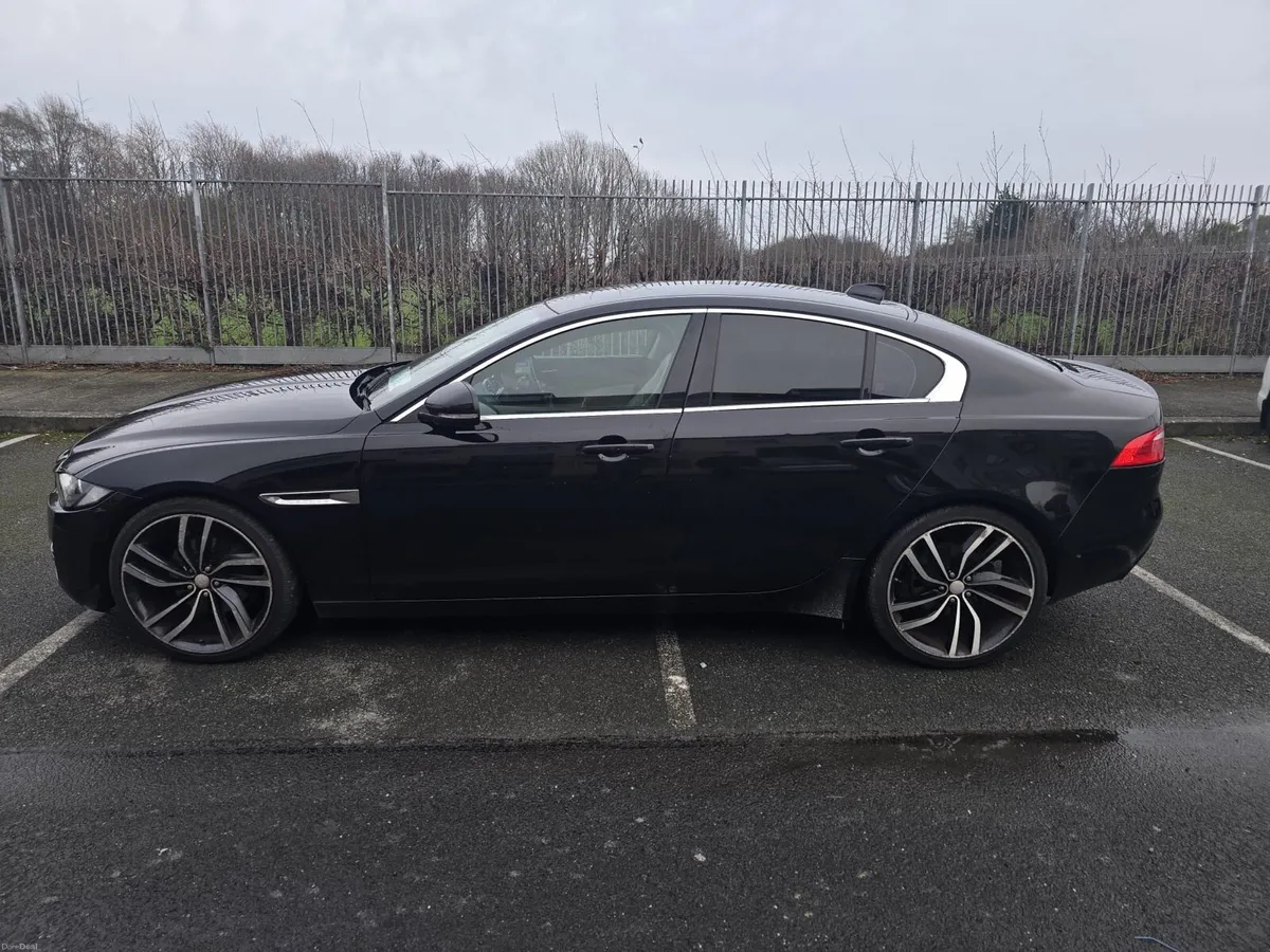 Jaguar XE - Image 4