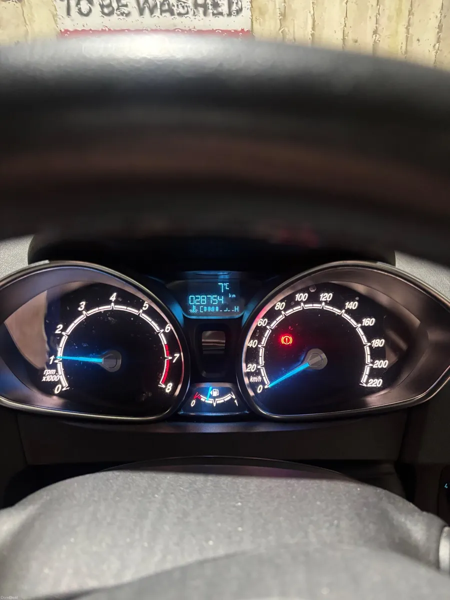 Ford Fiesta 2015 - Image 2