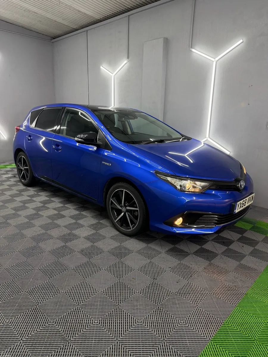 Toyota Auris 2018 - Image 2