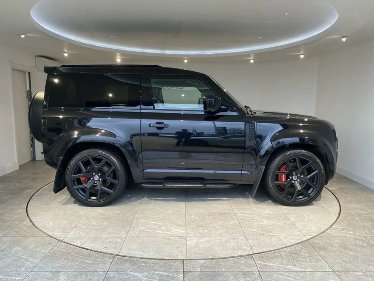 Land Rover Defender 3.0 D250 X-Dynamic HSE 90 3dr - Image 4