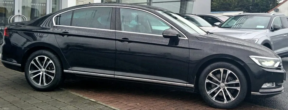 Volkswagen Passat Highline 1.6 TDI 120HP **REAR VI - Image 2