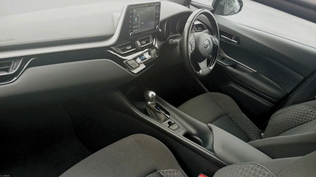 Toyota C-HR 1.8 HYBRID LUNA **AUTOMATIC, REAR VIEW - Image 2