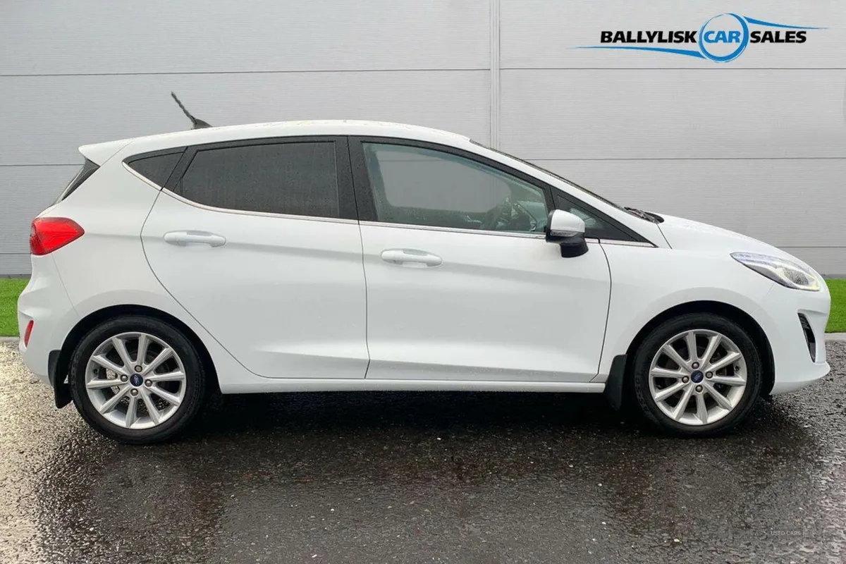 Ford Fiesta 1.0T 100PS Titaniumin White with 25K + - Image 3