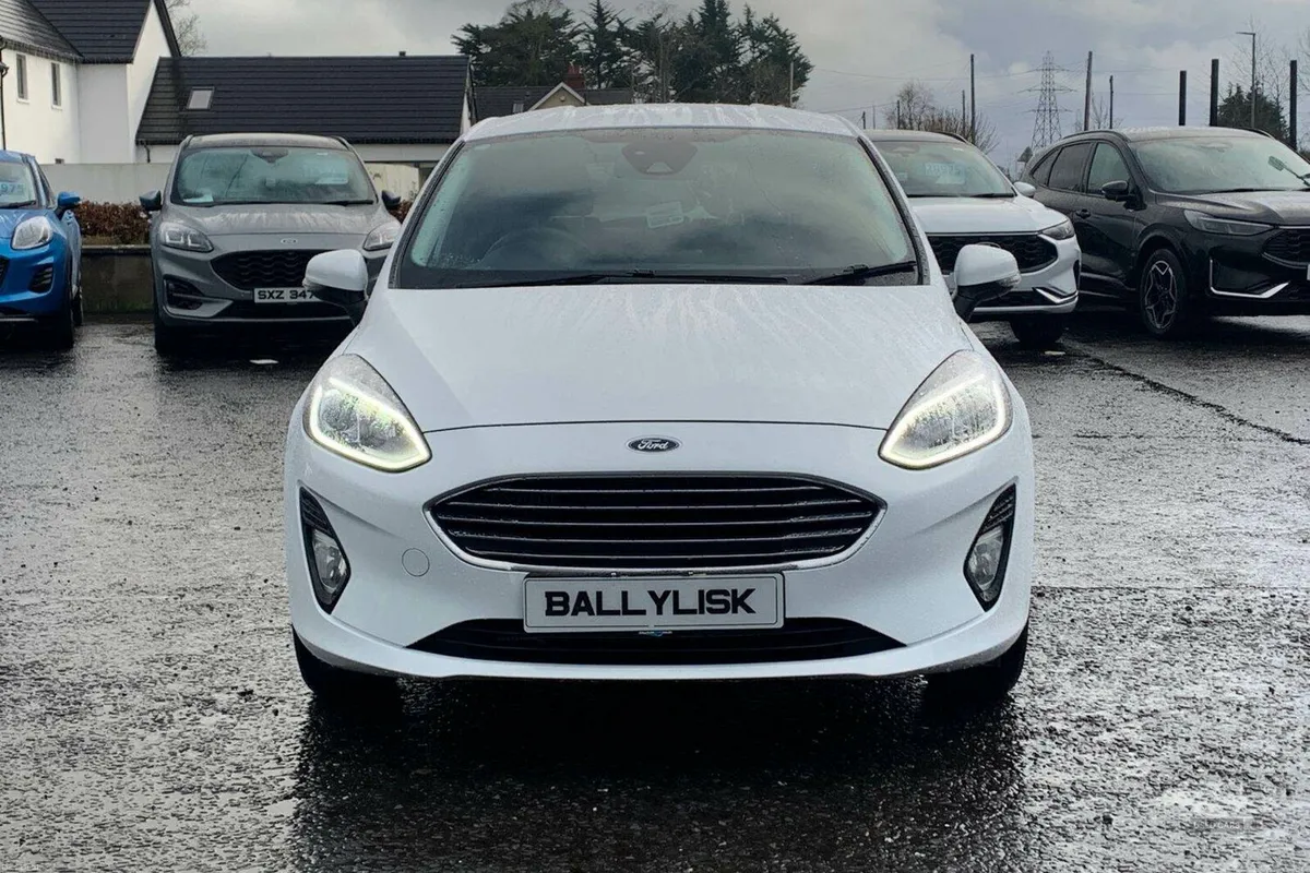 Ford Fiesta 1.0T 100PS Titaniumin White with 25K + - Image 4