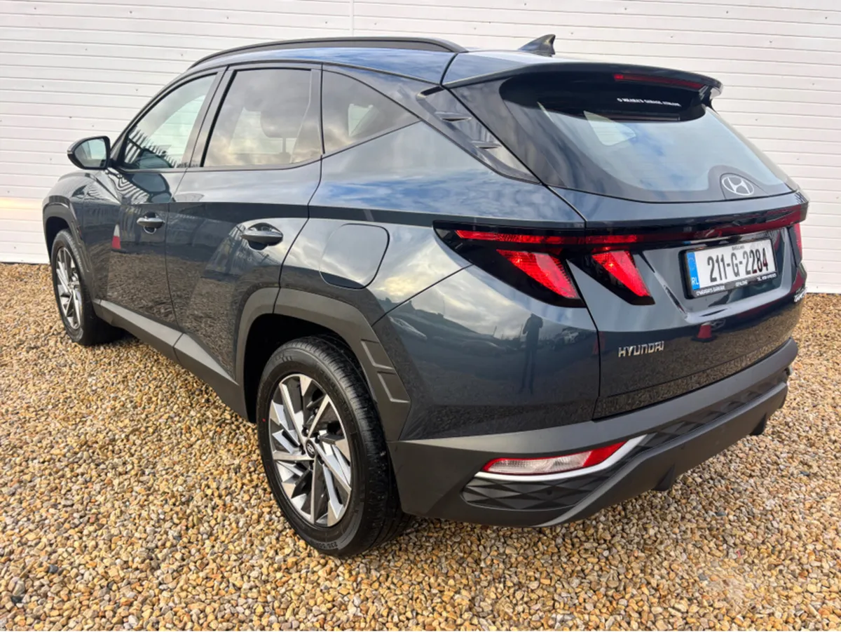 Hyundai Tucson IX35 EXECUTIVE 2WD 5DR - Image 2