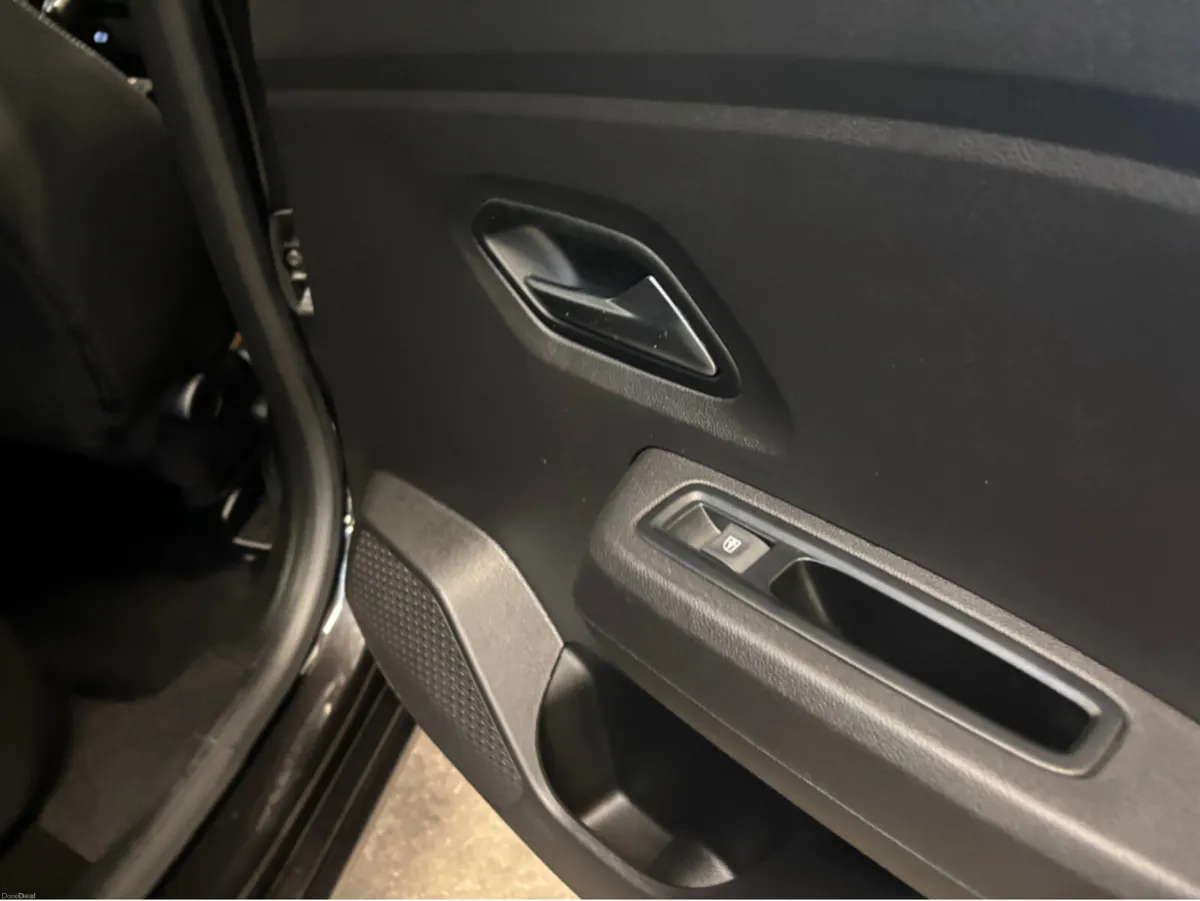 Dacia Sandero COMFORT TCE 90 CVT MY2 MY21.5 5DR - Image 4