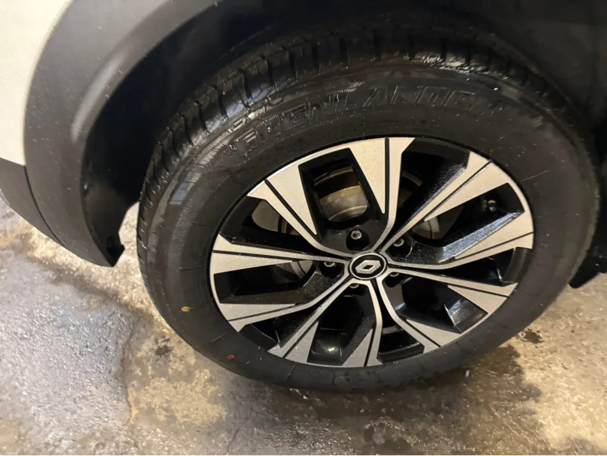 Renault Captur EVOLUTION TCE 140 AUTO MY23 5DR - Image 3