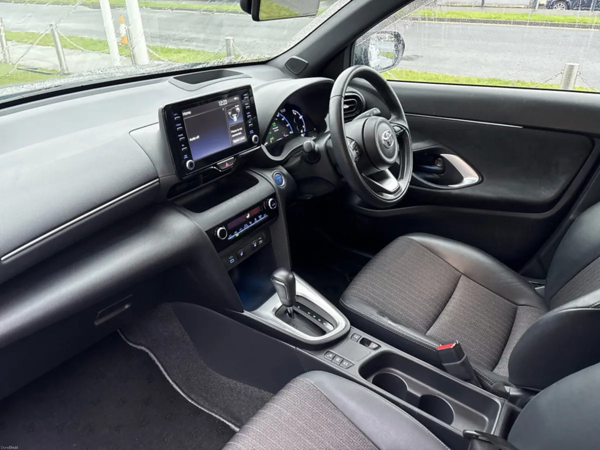 Toyota Yaris Cross 1.5L Petrol Hybrid Automatic - Image 3