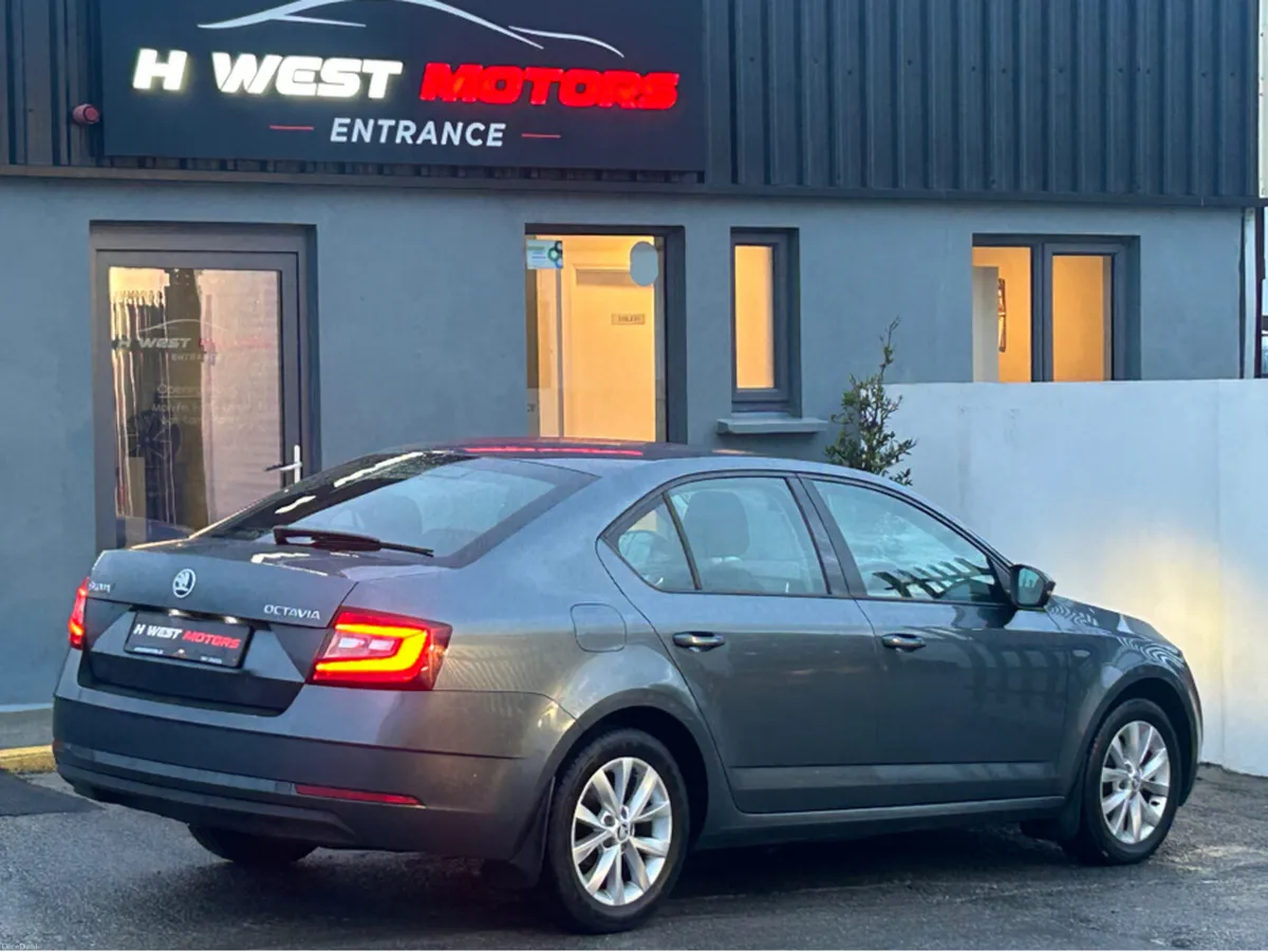 Skoda Octavia AMBITION 1.6 TDI 90HP 4 4DR - Image 3