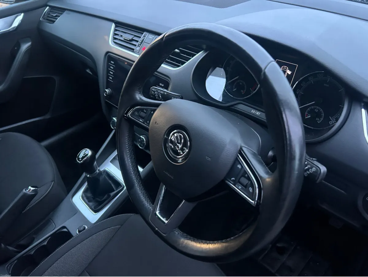 Skoda Octavia AMBITION 1.6 TDI 90HP 4 4DR - Image 4