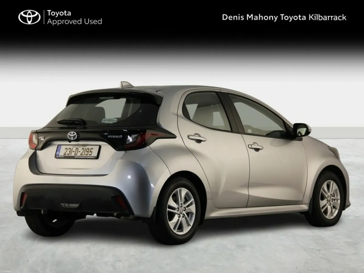 Toyota Yaris YARIS 1.5 HYBRID LUNA - Image 2