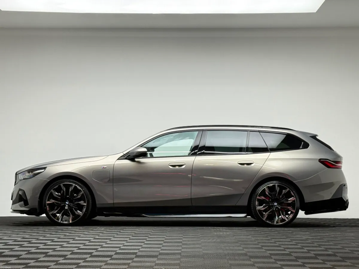 BMW 5-Series 530E M SPORT - Image 4