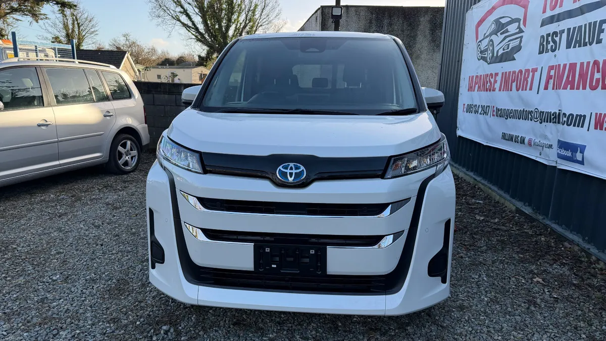 Toyota Noah 2022 - Image 2