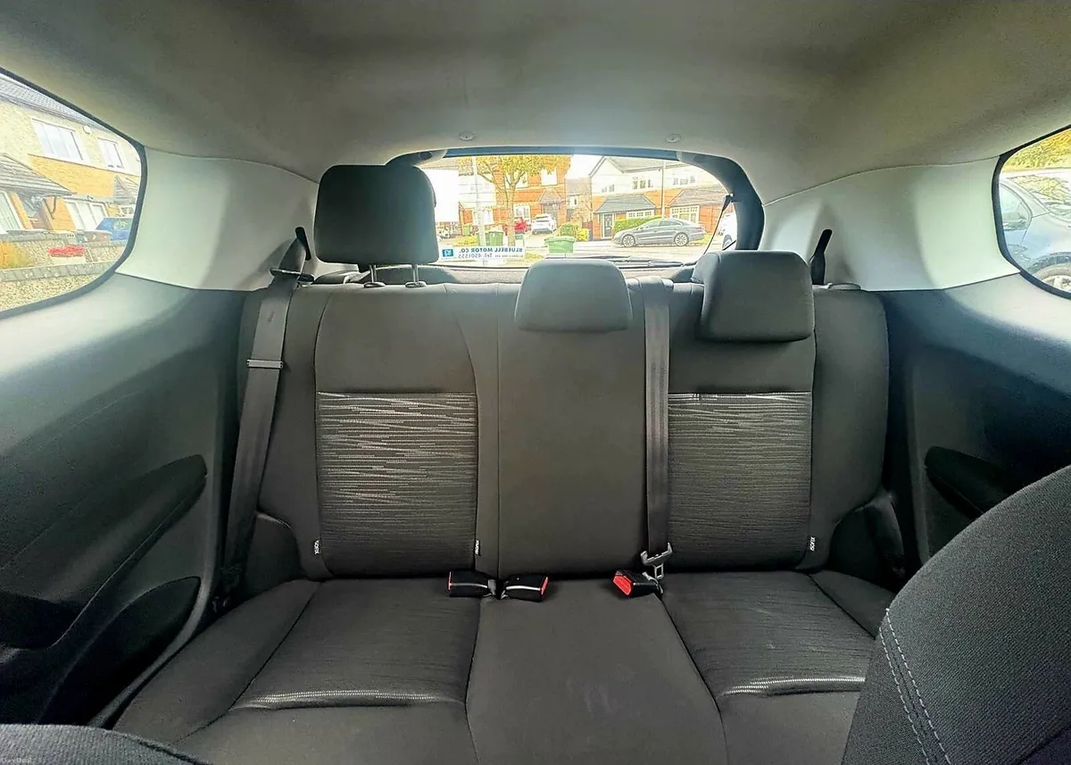 Peugeot 208 - Image 4