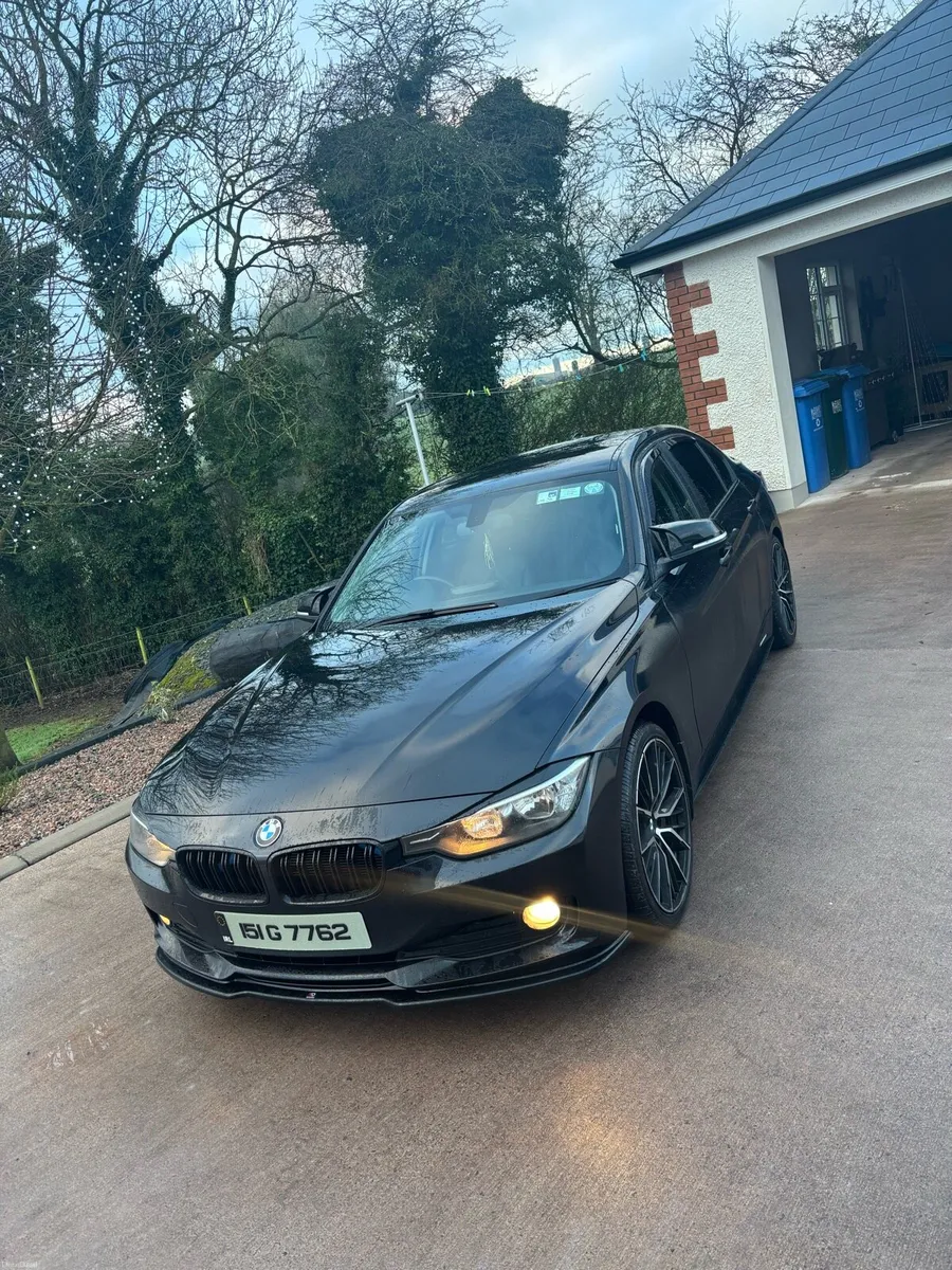 BMW 320d efficient dynamic - Image 4