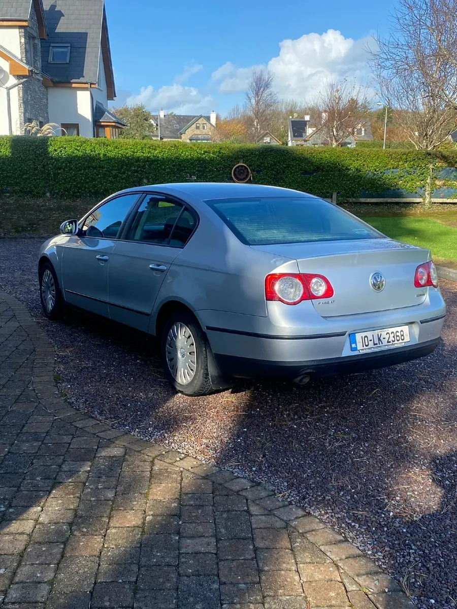 Volkswagen Passat 2010 - Image 4